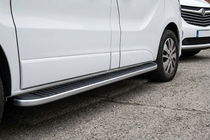 Renault Trafic 2015- Progi Boczné Tayga Black (2 szt., Aluminium) zdjęcia 1