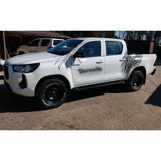 Progi Boczné Allmond Black (2 szt., Aluminium) Toyota Hilux 2015- zdjęcia 2