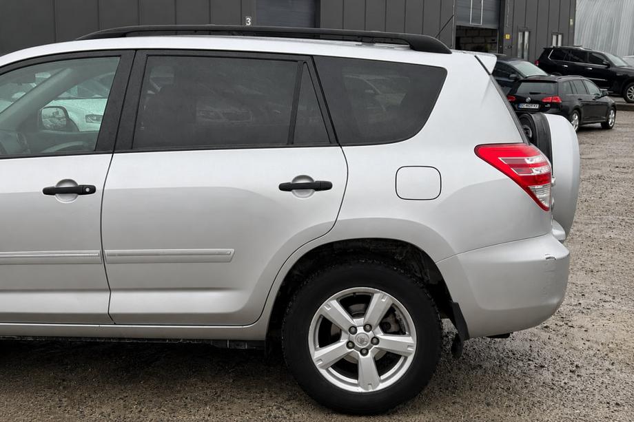Toyota Rav 4 2006-2013 Relingi dachowe OEM czarne (aluminium) Image