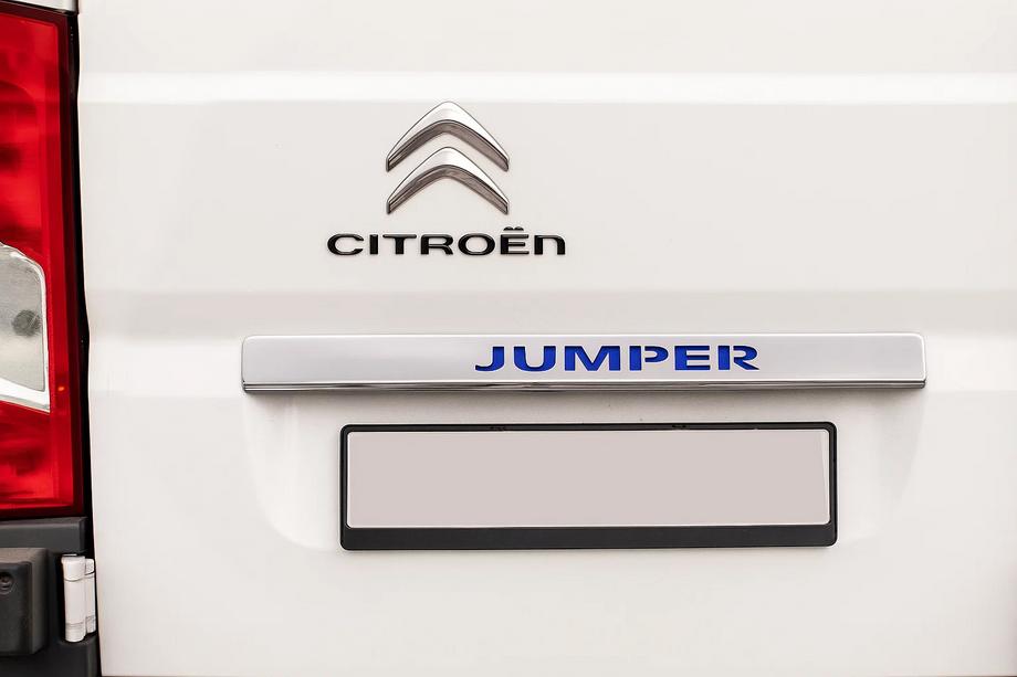 Citroen Jumper 2007-2025 Listwa chromowana nad tablicą rejestracyjną z niebieskim LED (stal nierdzewna) Image
