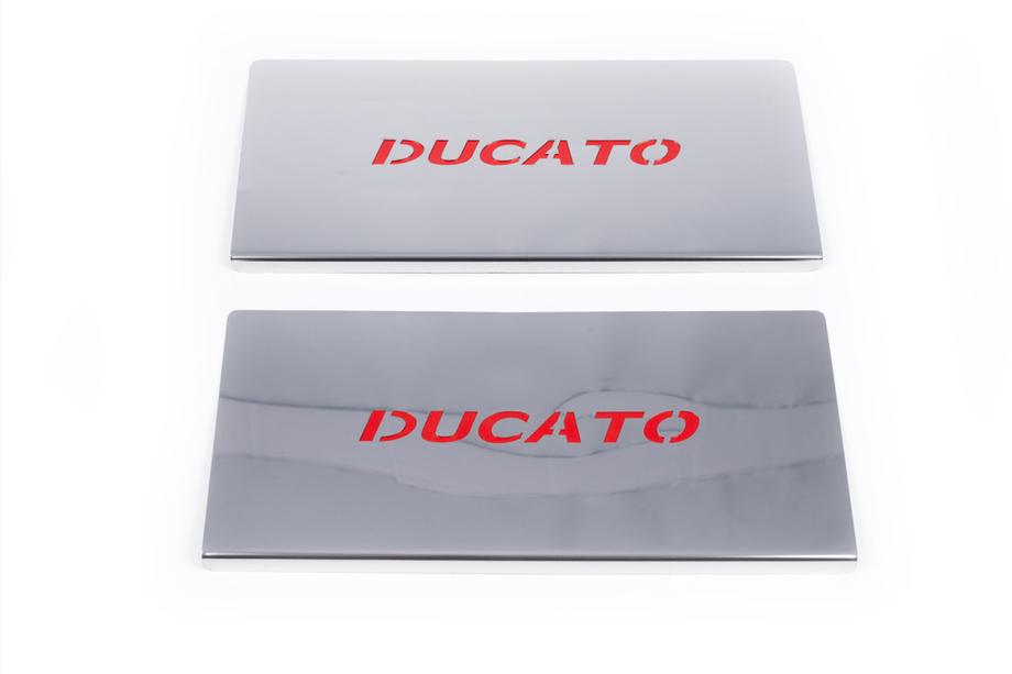 Fiat Ducato 2006-2025 Nakładki na wewnętrzne progi Czerwone (2 szt, stal nierdzewna) Zdjęcia 2