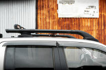 Volkswagen Amarok 2010-2022 Relingi dachowe Black Shark (z belkami poprzecznymi) zdjęcia 3