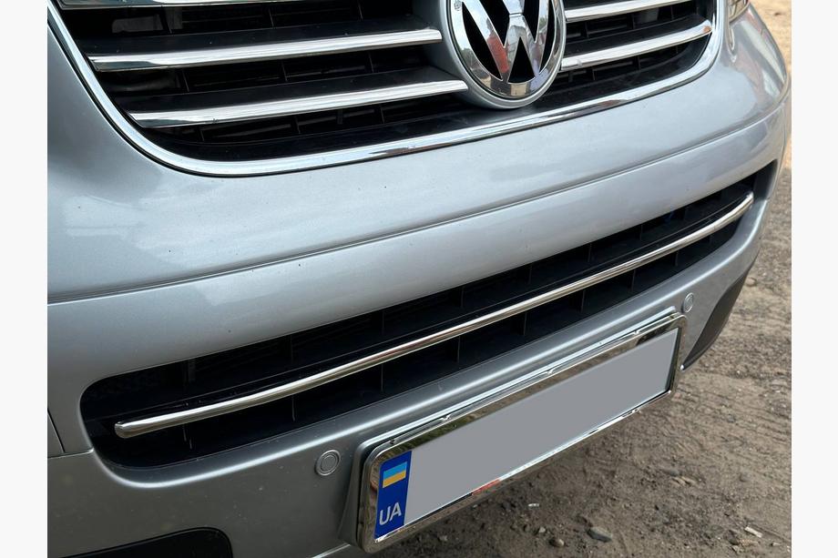 Volkswagen T5 Multivan 2003–2010 Listwa na dolną kratkę (stal nierdzewna) Carmos - Turecka Stal Nierdzewna Image