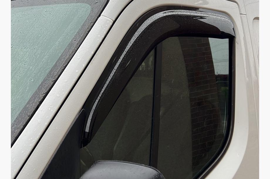 Renault Master 2011-2023 Deflektory Okien (2 szt, Niken) Zdjęcia 9