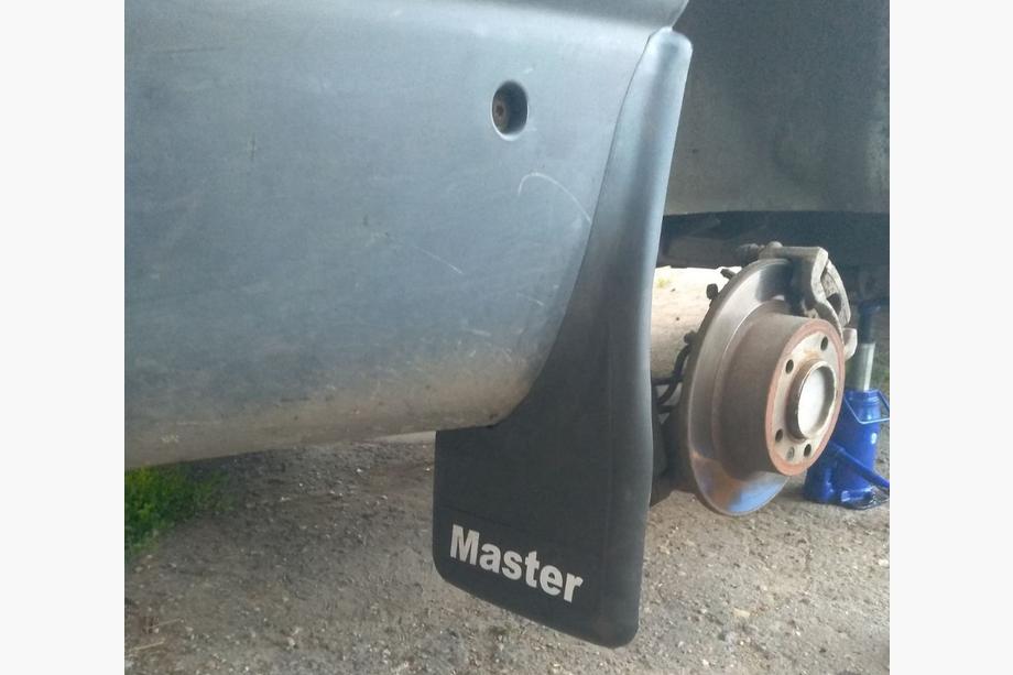 Renault Master 1998-2010 Chlapacze Premium Dopasowane z Wglebieniem (2 szt, Guma) Image