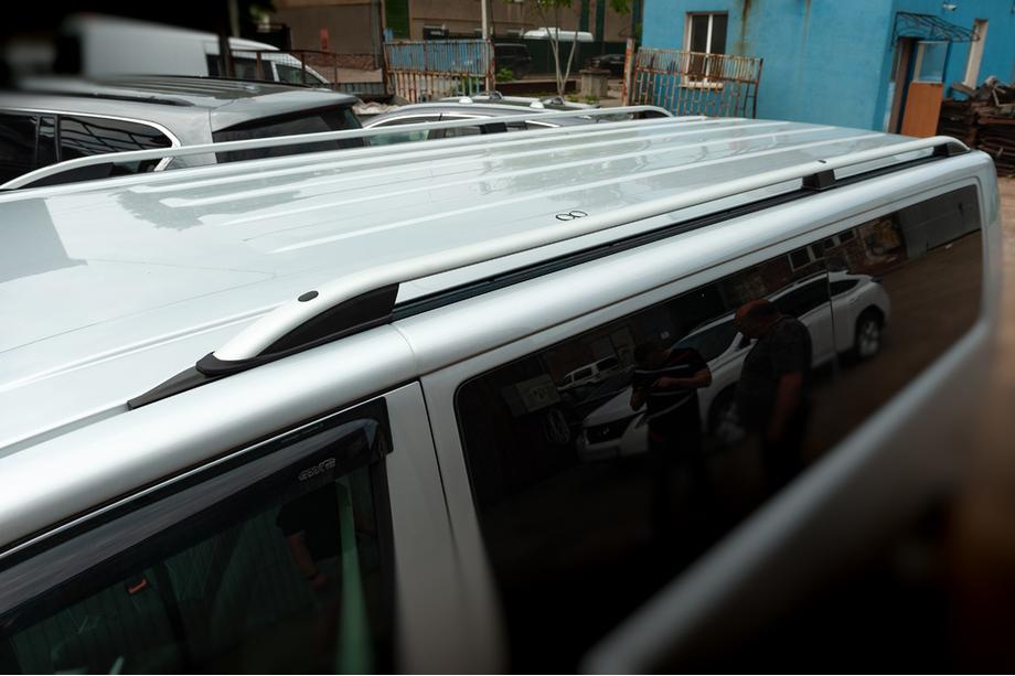 Volkswagen T6 2015-2024 Relingi dachowe CROWN (szary mat) Image