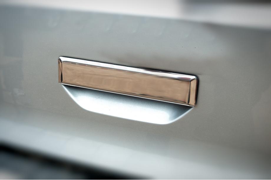 Volkswagen T6 2015-2024 Nakładka na tylną klamkę (stal nierdzewna) Carmos - Turecka Stal Nierdzewna Image