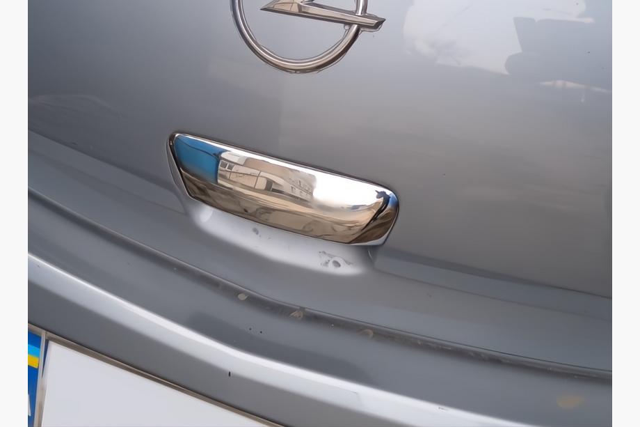 Opel Corsa D 2007-2014 Nakładka na klamkę tylnych drzwi ze stali nierdzewnej Image