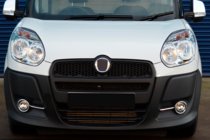 Fiat Doblo II 2010-2022 Obramowania świateł przeciwmgielnych ze wstawkami (2010-2015, 4 szt., stal nierdzewna) Carmos - Turecka Stal Nierdzewna zdjęcia 6