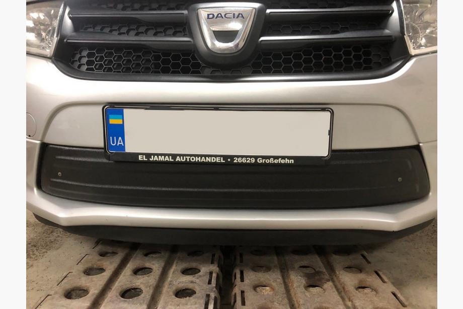 Renault Logan II 2013-2022 Zimowa dolna osłona grilla (2013-2015) połysk Zdjęcia 2