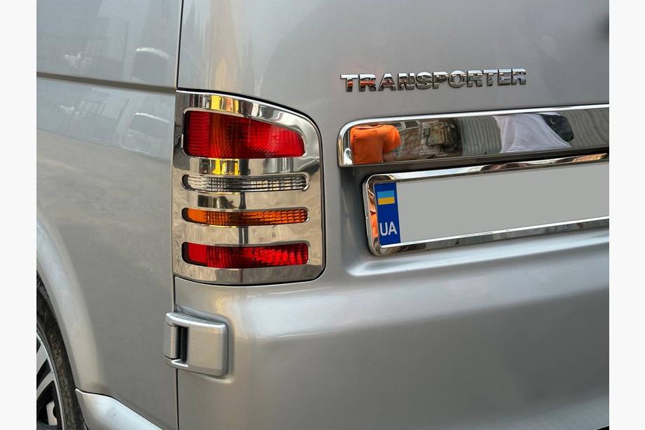 Volkswagen T5 Transporter 2003-2010 Chromowane Nakładki na Tylne Lampy (2 szt., Stal Nierdzewna) 2 Drzwi, Carmos - Stal Turecka Image