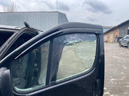 Opel Vivaro 2001–2015 Deflektory Okien (2 szt, Niken) zdjęcia 3