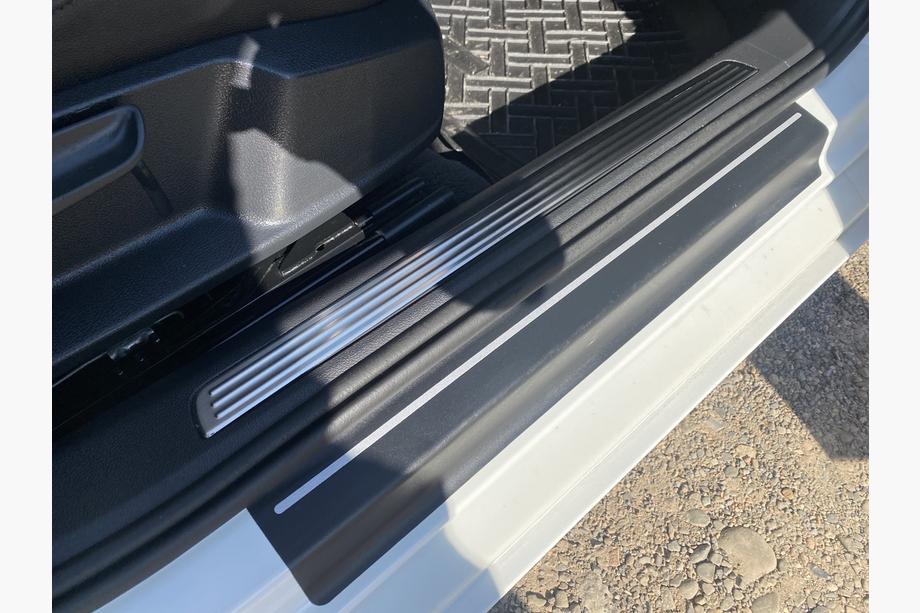 Volkswagen Passat B8 2015-2023 Nakładki na progi wewnętrzne stal nierdzewna Carmos (4 szt) Zdjęcia 2