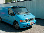 Mercedes Vito W638 1996-2003 Daszek na przednia szybe (czarny polysk, 5mm) zdjęcia 4