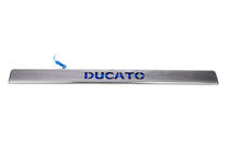 Fiat Ducato 2006-2025 Listwa LED nad tablicą rejestracyjną (stal nierdzewna) Niebieskie podświetlenie LED zdjęcia 2