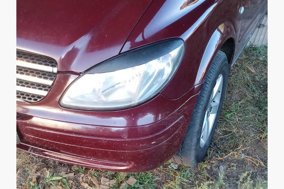 Mercedes Viano 2004-2014 Brewki na reflektory proste (czarny mat) Zdjęcia 5