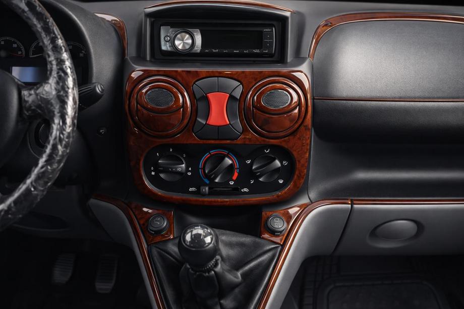 Fiat Doblo I 2005-2010 Nakładki na Deskę Rozdzielczą Drewno Image