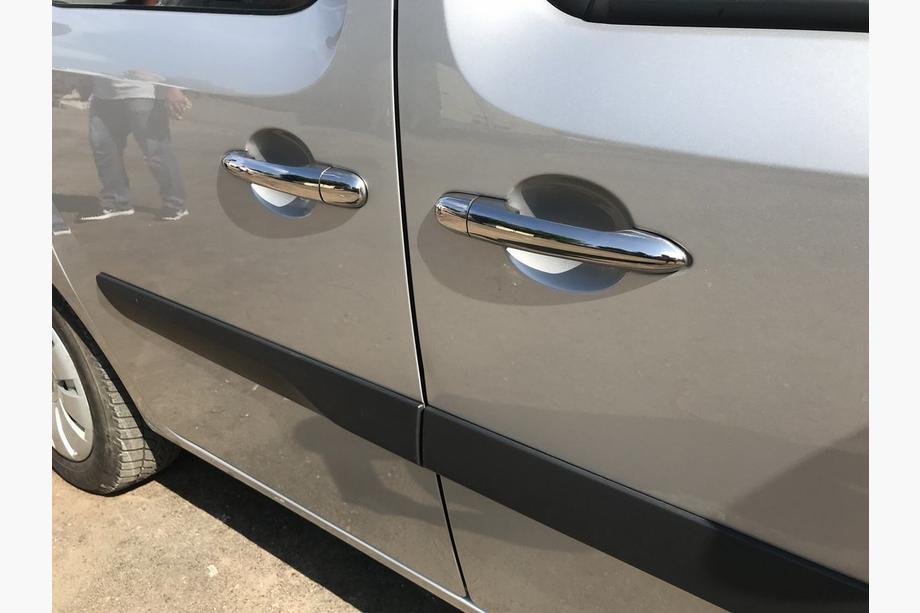 Renault Kangoo 2008–2020 Nakładki na klamki drzwi ze stali nierdzewnej 4 szt, Carmos - Stal Turecka Zdjęcia 5