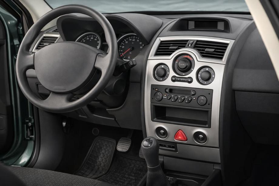 Renault Megane II 2004-2009 Nakładki na deskę rozdzielczą 6 szt. (Meric, Turcja) Zdjęcia 1