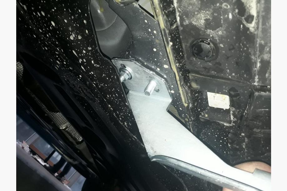 Ford Kuga/Escape 2013-2019 Progi Boczne Maya V2 (2 szt., Aluminium) Z listwami na drzwiach Zdjęcia 3