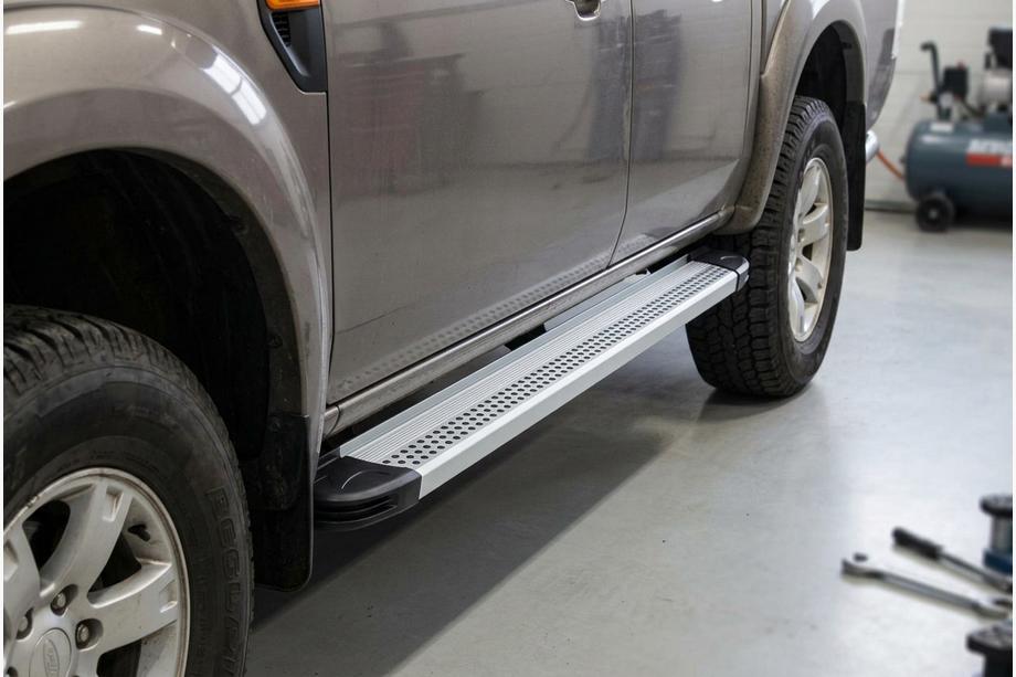 Mazda BT-50 2007-2012 Progi Boczne Maya V2 (2 szt., Aluminium) Image
