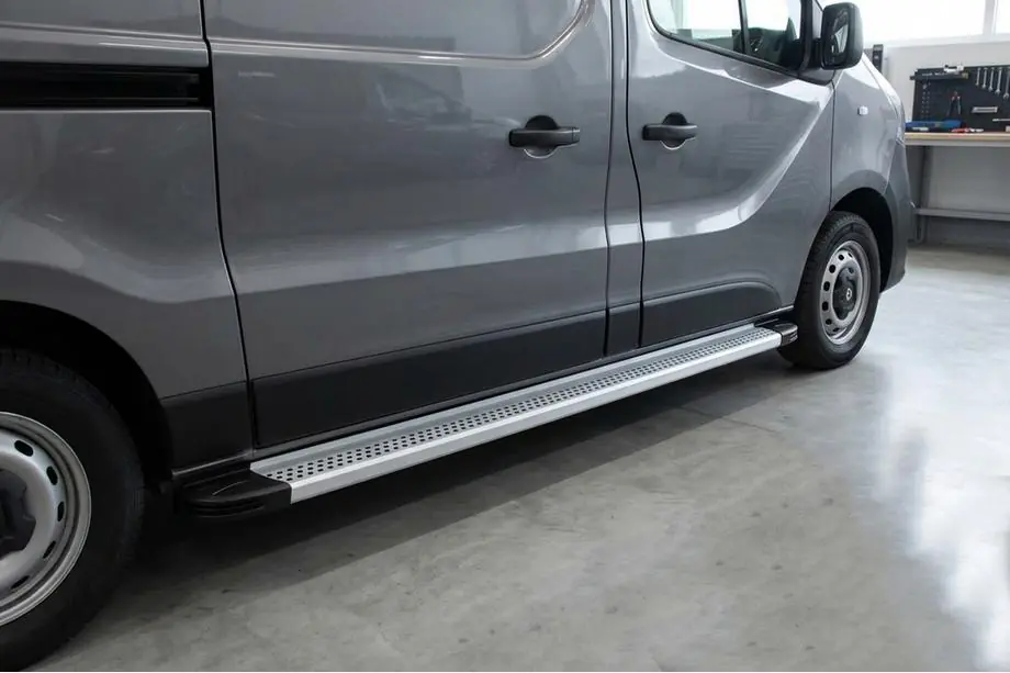 Opel Vivaro 2015-2019 Progi Boczné Maya V2 (2 szt., Aluminium) Image