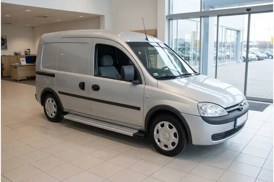 Opel Combo 2002–2012 Progi Boczne Maya V2 (2 szt., Aluminium) Image