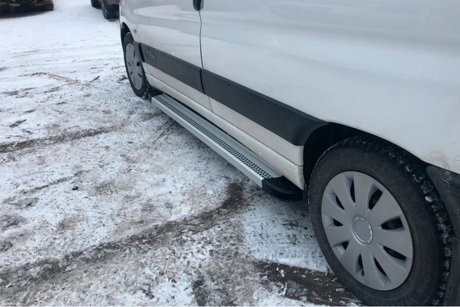 Peugeot Partner 1996-2008 Progi Boczne Maya V2 (2 szt., Aluminium) Image
