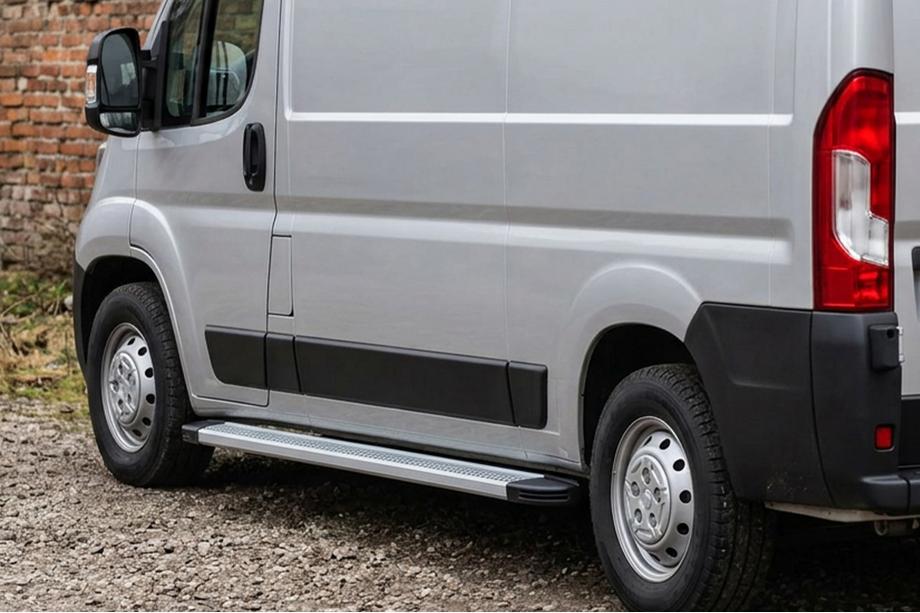 Peugeot Boxer 2006-2025 Progi Boczne Maya V2 (2 szt., Aluminium) Image