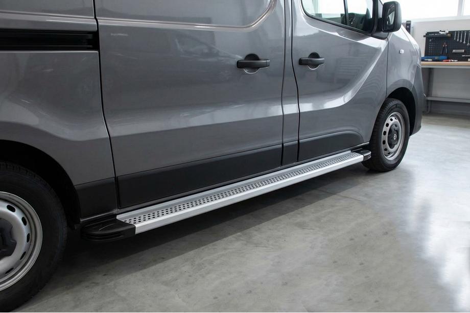 Renault Trafic 2001–2015 Progi Boczne Maya V2 (2 szt., Aluminium) Image