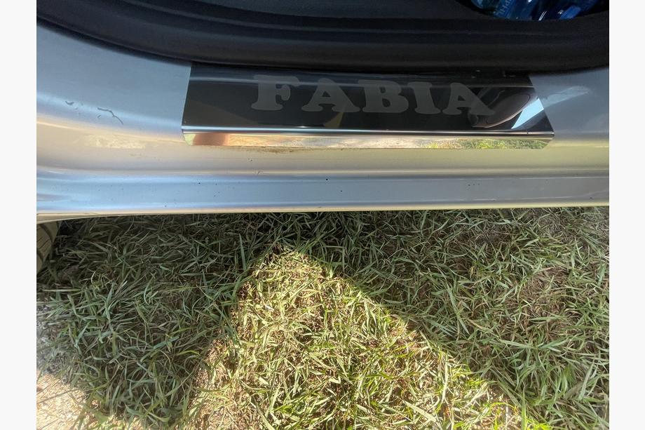 Skoda Fabia 2007-2014 Nakładki progowe Carmos (4 szt., stal nierdzewna) Image