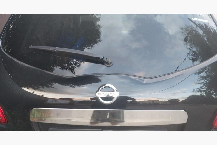 Nissan Qashqai 2010-2014 Listwa chromowana nad tablicą rejestracyjną (stal nierdzewna) Z przyciskiem, Carmos - Stal Turecka Zdjęcia 2