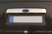 Ford Connect 2006–2009 Listwa chromowana nad tablicą rejestracyjną (montaż na oryginał, z miejscem na logo, stal nierdzewna) OmsaLine - Włoska Stal Nierdzewna zdjęcia 1