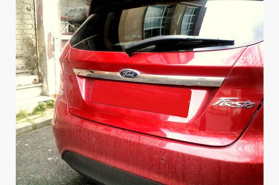 Ford Fiesta 2008-2017 Listwa chromowana nad tablicą rejestracyjną (stal nierdzewna) OmsaLine - Włoska Stal Nierdzewna Image