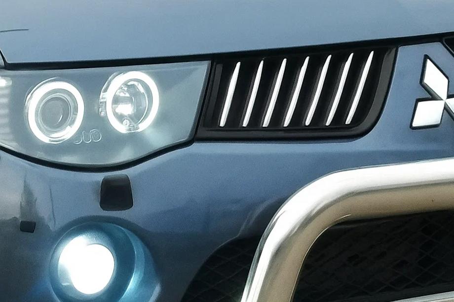 Mitsubishi L200 2006-2015 Chromowane Nakładki na Grill (14 szt, Stal Nierdzewna) Image