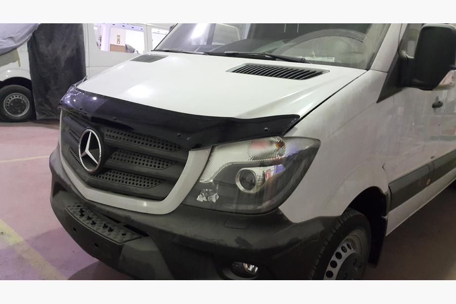 Mercedes Sprinter W906 2006–2018 Deflektor maski 2013+ (V1, EuroCap) Zdjęcia 9