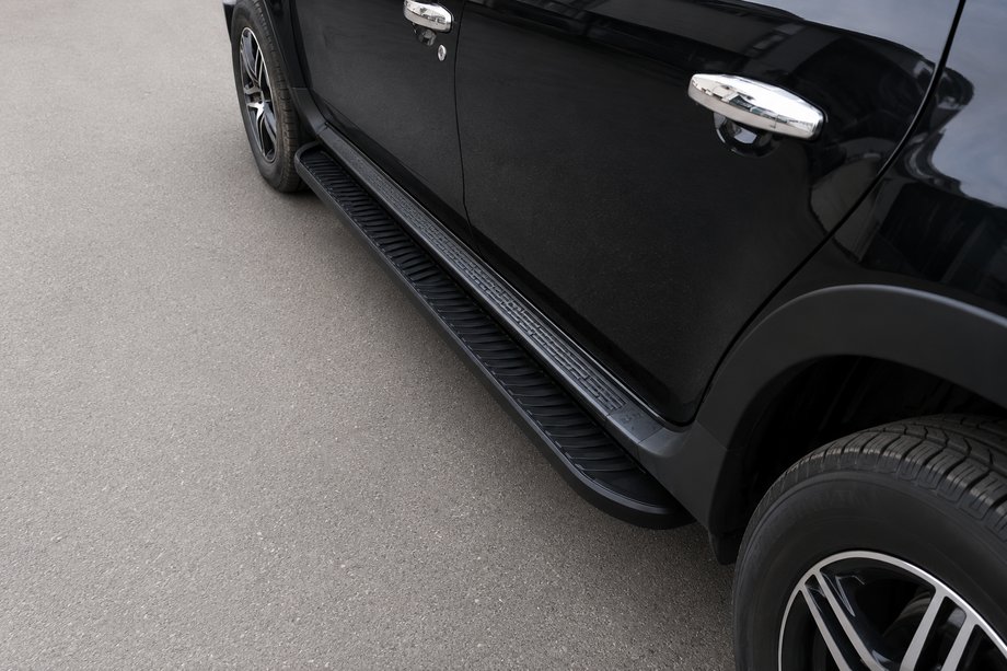 Renault Duster 2008–2017 Progi Boczné Tayga Black (2 szt., Aluminium) Image