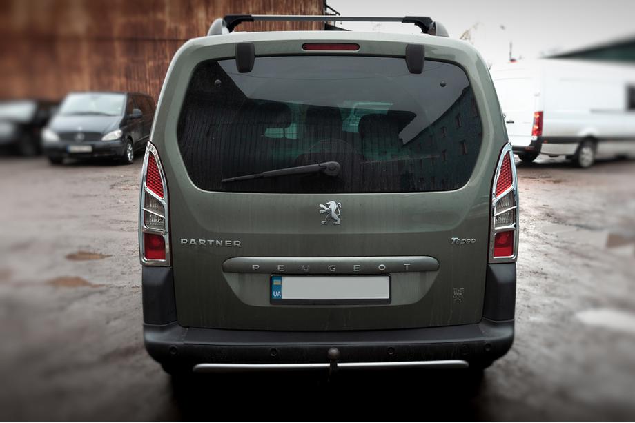 Citroen Berlingo 2008-2018 Chromowane Nakładki na Tylne Lampy Kątowe (2szt, Plastik) Zdjęcia 3