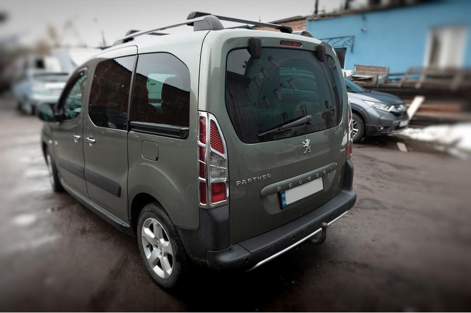 Citroen Berlingo 2008-2018 Chromowane Nakładki na Tylne Lampy Kątowe (2szt, Plastik) Zdjęcia 4