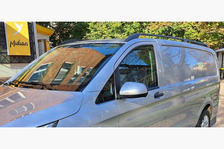 Mercedes Vito/V-class W447 2014- Czarne relingi dachowe ELITE (stopy plastikowe) Średni Rozstaw Osi (LONG) Zdjęcia 17