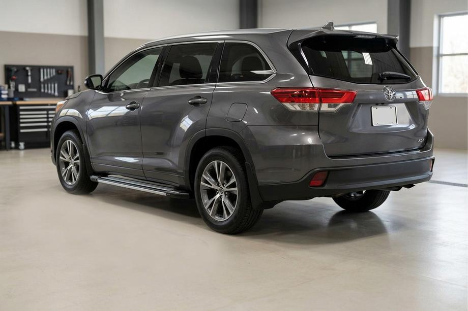 Toyota Highlander 2013-2019 Progi Boczné Rainbow (2 szt., Aluminium) Image