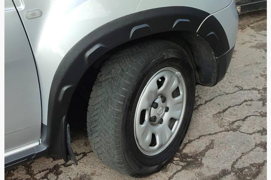 Dacia Duster 2008-2018 Poszerzenia nadkoli z rantami (8 szt, plastikowe) Zdjęcia 11