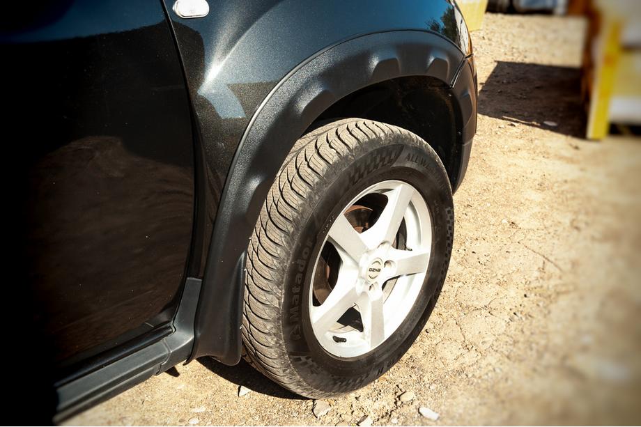 Dacia Duster 2008-2018 Poszerzenia nadkoli z rantami (8 szt, plastikowe) Zdjęcia 8