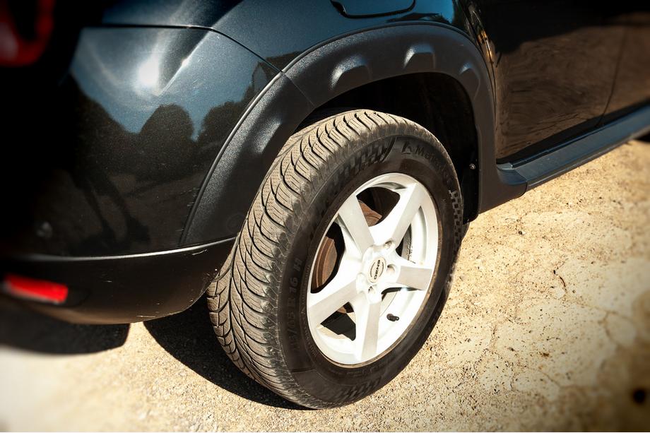 Dacia Duster 2008-2018 Poszerzenia nadkoli z rantami (8 szt, plastikowe) Zdjęcia 9