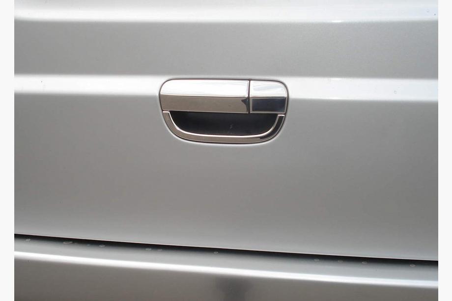 Mercedes Viano 2004-2014 Nakładka na klamkę tylnych drzwi ze stali nierdzewnej OmsaLine - Włoska Stal Nierdzewna Image