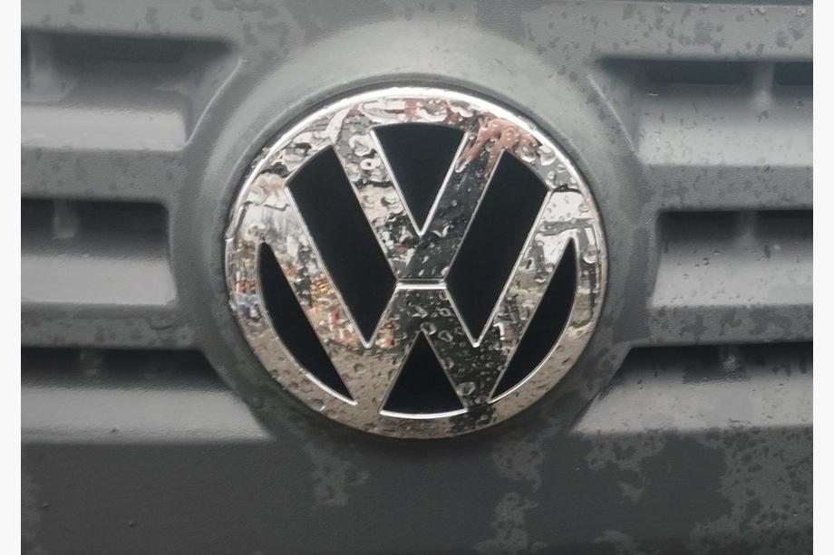 Volkswagen Passat B5 1997-2005 Emblemat przedni (2001-2005, jak oryginał) Image