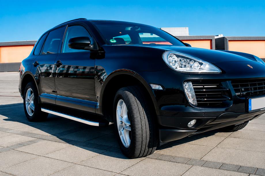Porsche Cayenne 2003–2010 Progi Boczné BlackLine (2 szt., Aluminium) Image