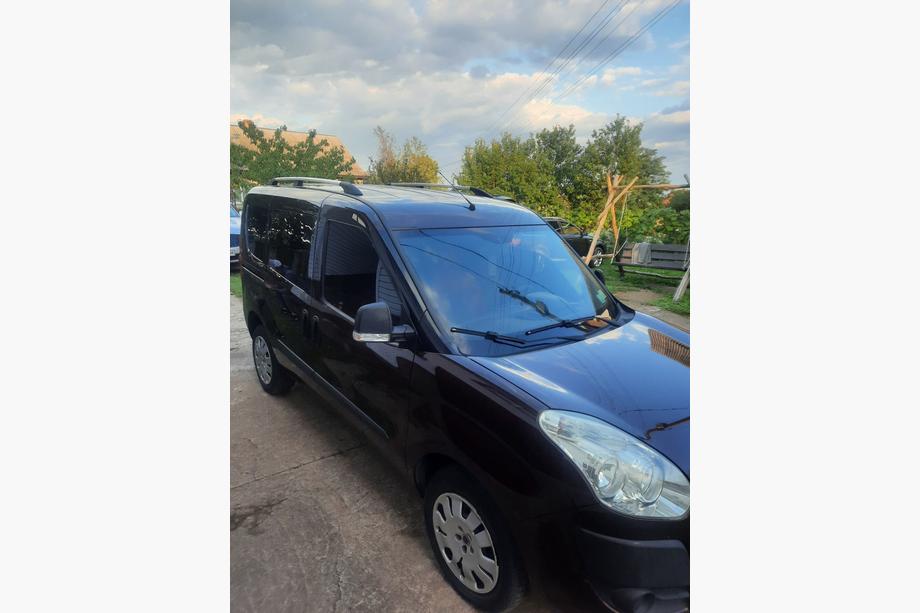 Fiat Doblo II 2010-2022 Relingi Dachowe Chromowane Standard, plastikowe stopki Zdjęcia 6