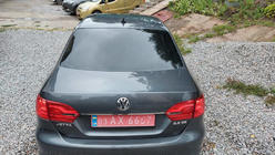 Volkswagen Jetta 2011-2018 Listwa chromowana nad tablicą rejestracyjną OmsaLine (stal nierdzewna) zdjęcia 3