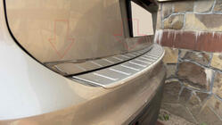 Volkswagen Tiguan 2016-2023 Listwa bagażnika stal nierdzewna Carmos - Turecka Stal Nierdzewna zdjęcia 6